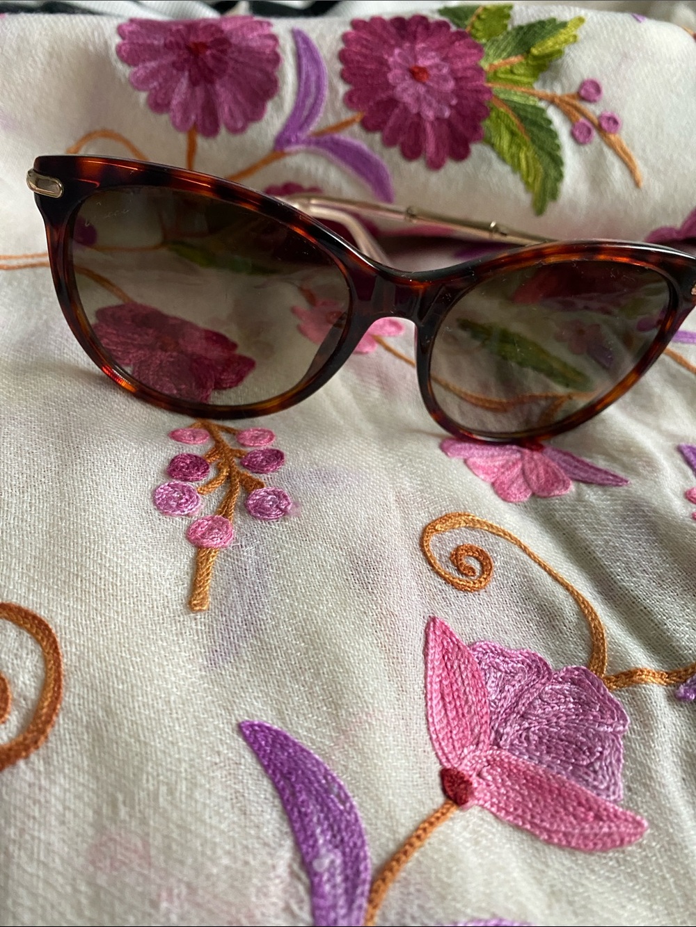Gucci - Tortoiseshell Bamboo Cat-Eye Women's Sunglasses - Brown